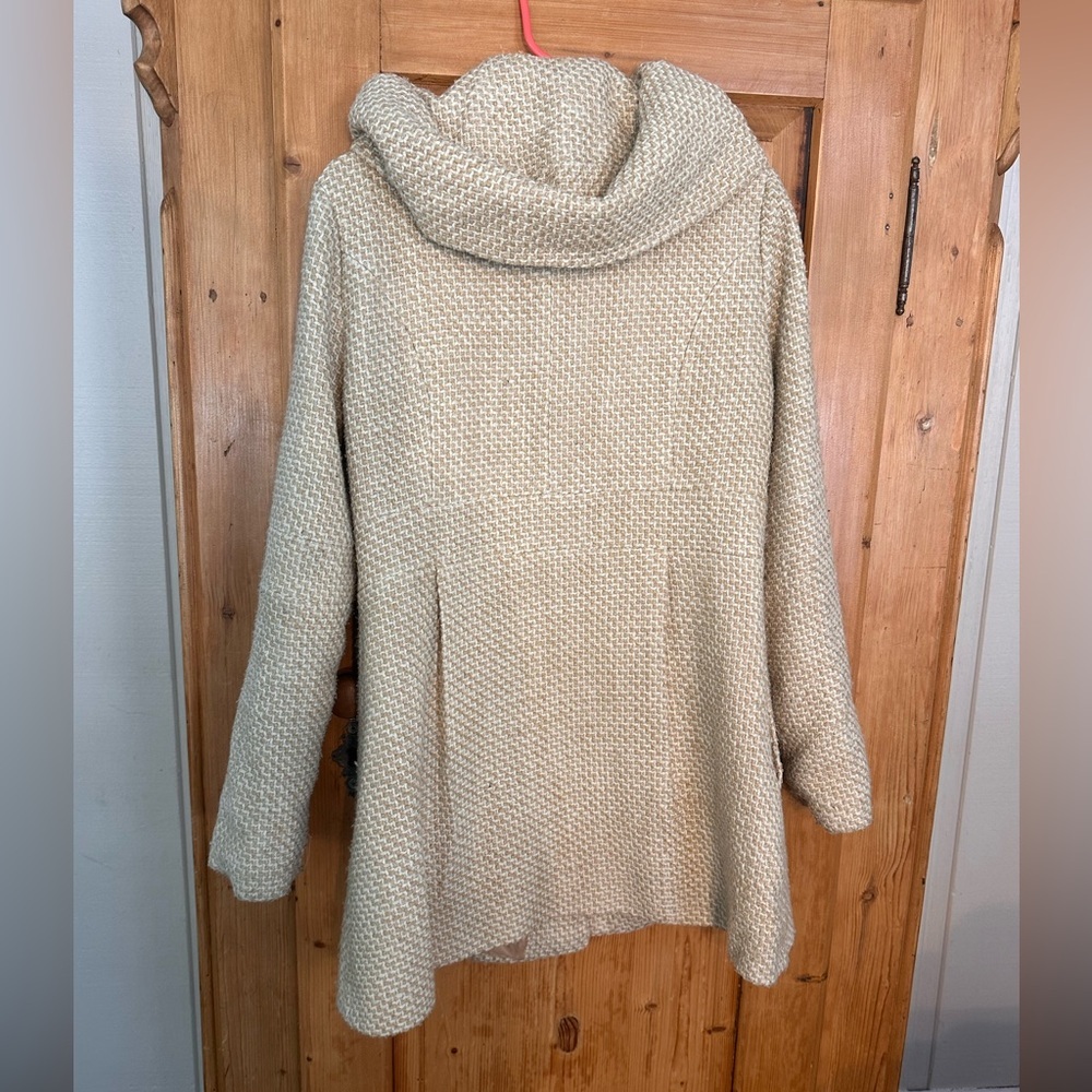 Coffeeshop Brand Tan & Cream Knit Fitted Coat Size Large w/Hood. - Picture 2 of 14